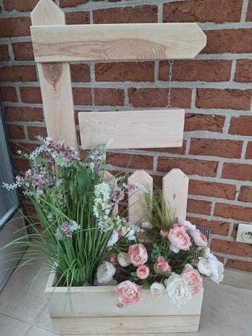 Nieuwe sterke houten bloembak voor binnen  beschikbaar voor biedingen