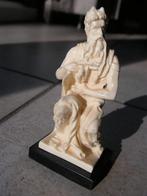 Klein beeldje in kunststof van Mozes., Antiek en Kunst, Ophalen of Verzenden