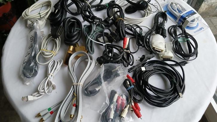 lot de 30 cables pc informatique courant, Informatique & Logiciels, Pc & Câble réseau, Utilisé, Enlèvement ou Envoi