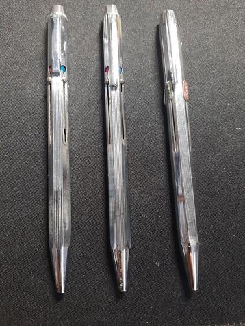 Vintage, 3 metalen balpennen in 4 kleuren  beschikbaar voor biedingen