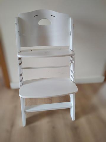 Kinderstoel,om aan de tafel bij te schuiven beschikbaar voor biedingen