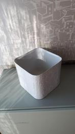 Witte bloempot, 17.5 cm x 17.5 cm en 15 cm hoog., Huis en Inrichting, Ophalen of Verzenden