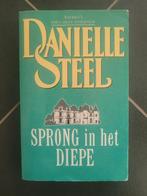 Danielle Steel - Sprong in het diepe (pocket), Ophalen of Verzenden, Zo goed als nieuw