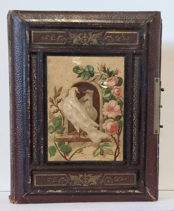 Antiek fotoalbum. beschikbaar voor biedingen