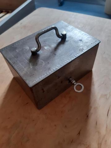 Boîte métallique, Enlèvement, Utilisé