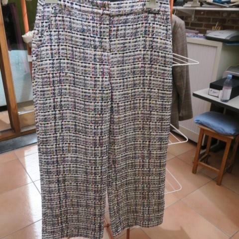 Broek nieuw bouclé hoge taille Karl Lagerfeld mt 38 en mt 40, Kleding | Dames, Broeken en Pantalons, Nieuw, Maat 38/40 (M), Overige kleuren