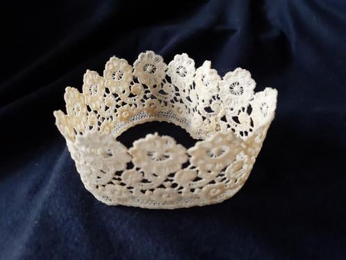 Diadème en dentelle de Calais, Antiek en Kunst, Antiek | Kleding en Textiel, Dames, Ophalen of Verzenden