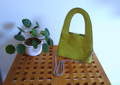 Zara lentegroen hand- / schoudertasje met ketting, Bijoux, Sacs & Beauté, Sacs | Sacs Femme, Comme neuf, Sac à bandoulière, Vert