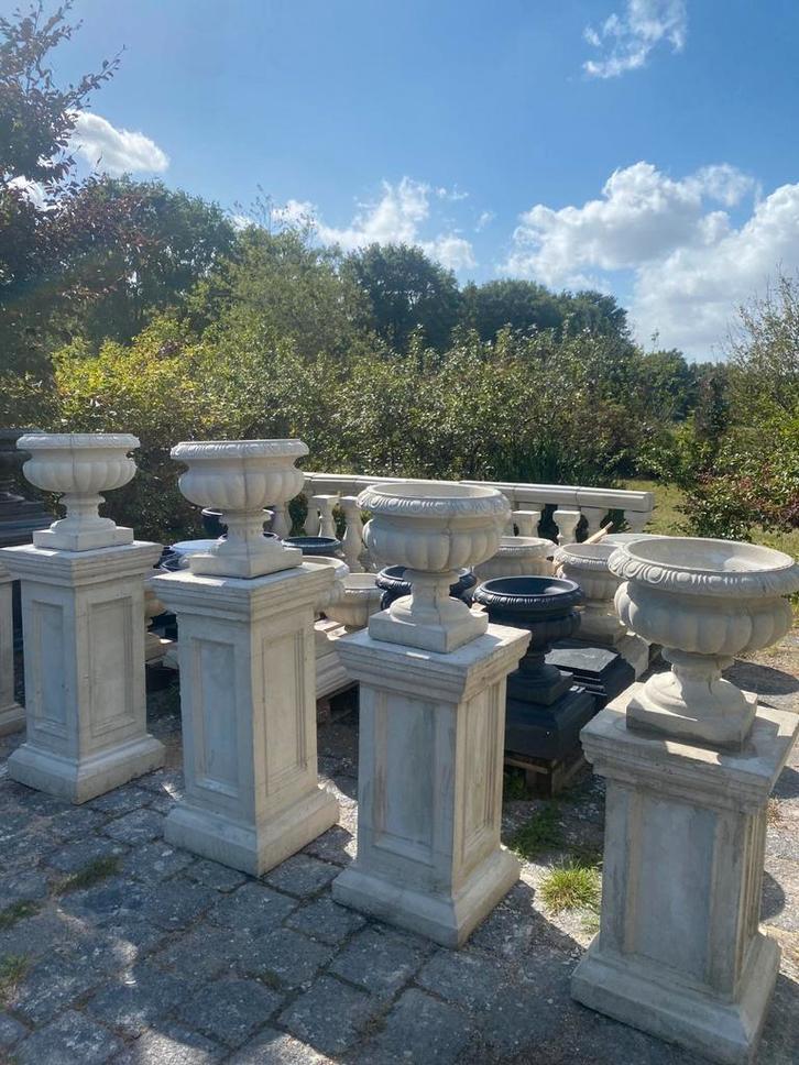 Betonnen sokkels en bloempotten in diverse maten Nederland, Tuin en Terras, Bloembakken en Plantenbakken, Zo goed als nieuw, Beton