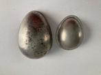 2 kleine antieke metalen chocolade vormen Paaseieren, Ophalen of Verzenden