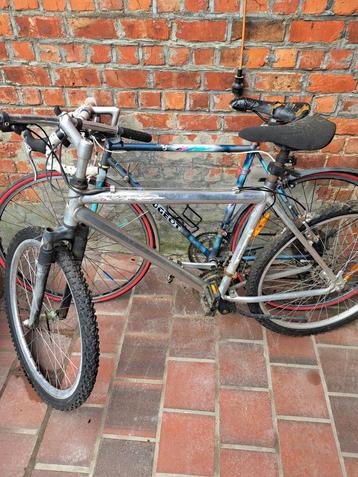 Oude koersfiets en mountenbike, Ophalen, Peugeot