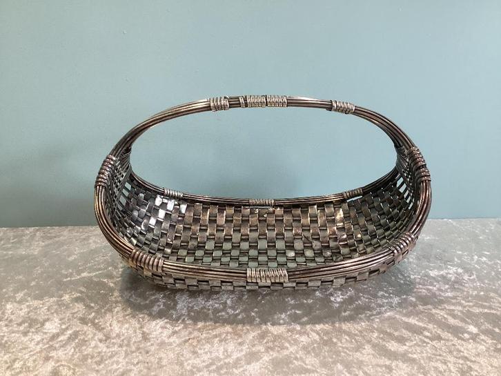 Mandje in verzilverd gevlochten metaal. 067/Ba., Huis en Inrichting, Woonaccessoires | Schalen en Manden, Ophalen of Verzenden