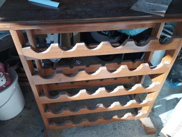 Étagère à vin en bois beschikbaar voor biedingen