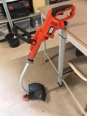 COUPE-BORDURE BLACK & DECKER 700w (33cm) beschikbaar voor biedingen