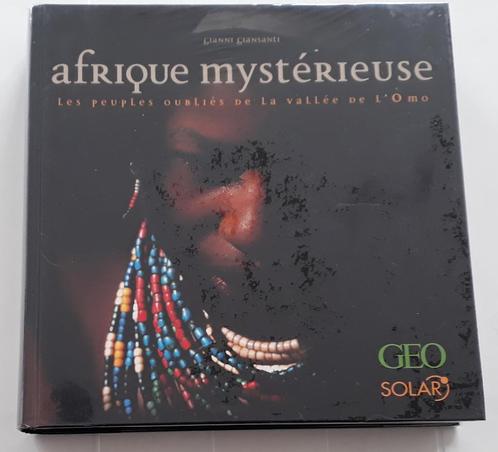 Afrique mystérieuse : Les peuples de la Vallée de l'Omo, Livres, Livres Autre, Comme neuf, Enlèvement ou Envoi