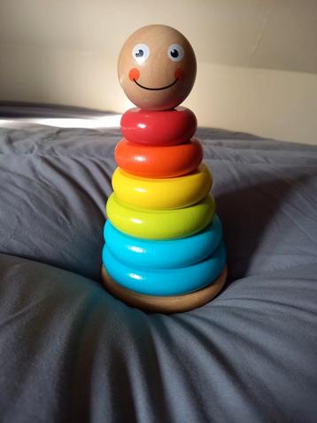 Houten gekleurde stapeltoren  beschikbaar voor biedingen