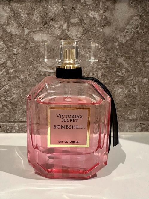 Victoria's Secret Bombshell Eau de Parfum 50 ml, Handtassen en Accessoires, Uiterlijk | Parfum, Zo goed als nieuw