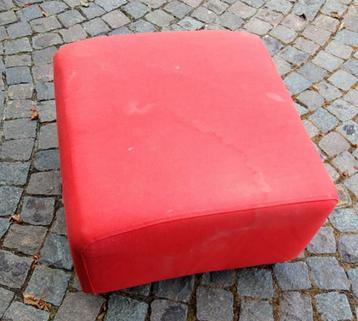 Poef   gratis  beschikbaar voor biedingen