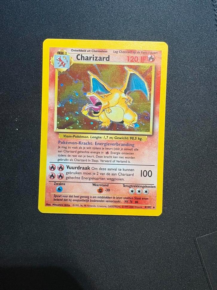 Charizard base set holo 4/102, Hobby en Vrije tijd, Verzamelkaartspellen | Pokémon, Ophalen of Verzenden