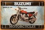 Reclamebord van Suzuki GT750 Motorcycles in reliëf -30x20 cm, Verzamelen, Nieuw, Reclamebord, Verzenden