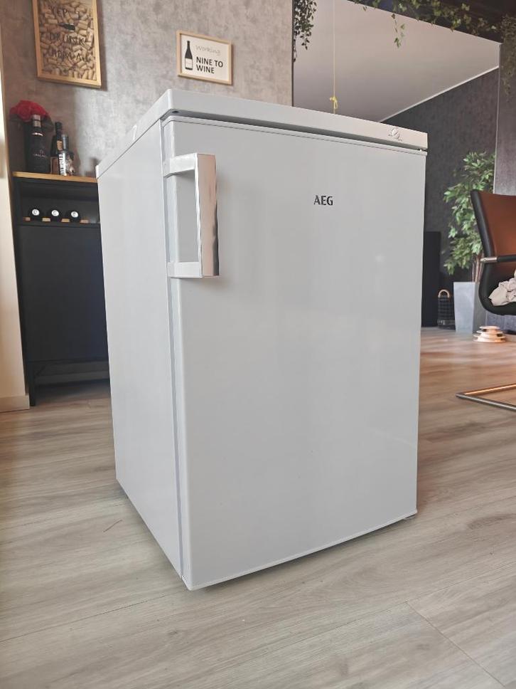 AEG Tafelmodel Diepvries (Model ATB48E1AW) – 3 jaar oud, Electroménager, Congélateurs, Utilisé, Autoportant, Congélateur, Congélateur