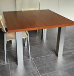 Hippe stevige tafel, Huis en Inrichting, Tafels | Eettafels, Ophalen, Overige materialen, Vierkant, Zo goed als nieuw