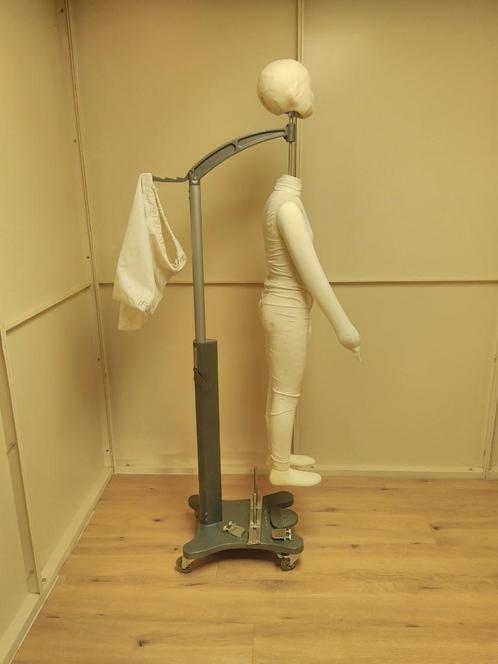 Paspop op standaard meisje 140 cm, Hobby en Vrije tijd, Naaien en Fournituren, Zo goed als nieuw, Paspop, Ophalen