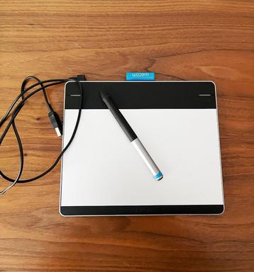 Wacom Intuos pen small tekentablet beschikbaar voor biedingen