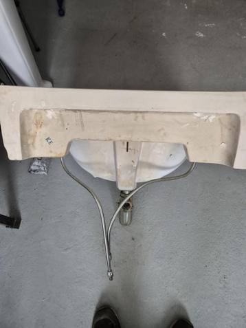 Wastafel beschikbaar voor biedingen