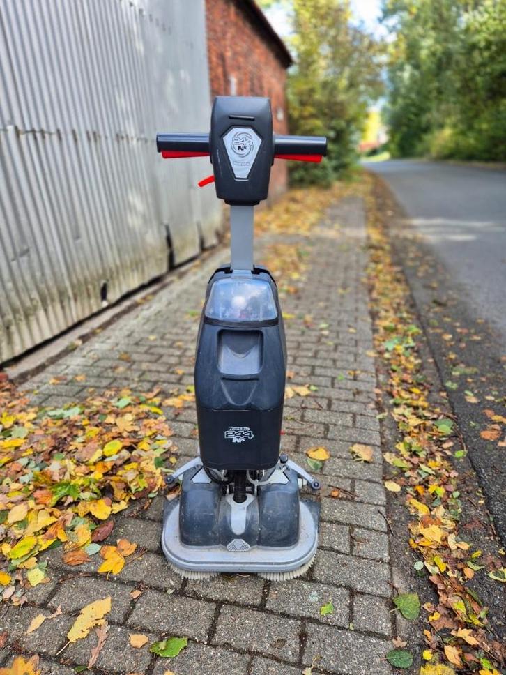 Numatic Compact Schrob/zuigmachine 244 NX, Electroménager, Électroménager & Équipement Autre, Utilisé, Enlèvement