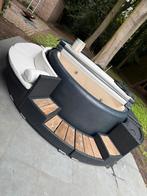 Softub resort jacuzzi met omkadering, Ophalen, Pomp