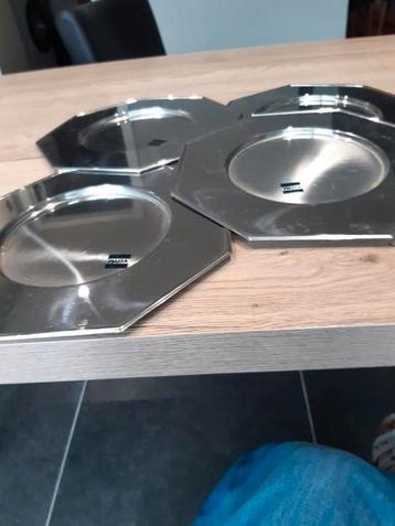 4 onderzetborden 18/10 inox beschikbaar voor biedingen