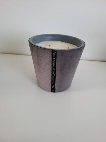 kaars from Victoria with love geurkaars velvet grey medium beschikbaar voor biedingen