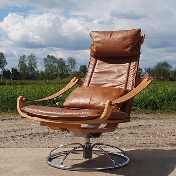 Chaise pivotante mobile Nello au design suédois vintage - Ak