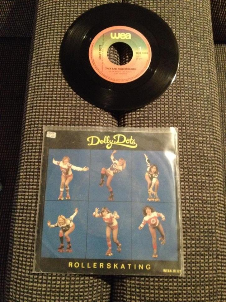 Single Dolly Dots  rollerskating , WEA., Cd's en Dvd's, Vinyl Singles, Gebruikt, Single, Pop, Ophalen of Verzenden
