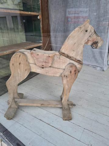 Oud houten paard speelgoedpaard