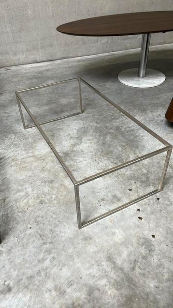 Frame staal 139 x 70 x 42,5 cm beschikbaar voor biedingen