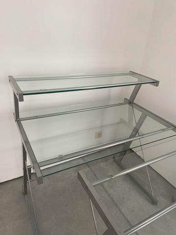 Bureau glas beschikbaar voor biedingen