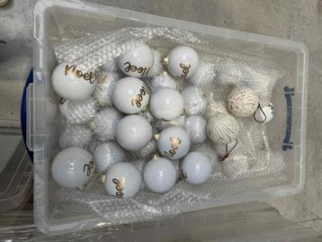 Kerstballen wit / ecru  beschikbaar voor biedingen