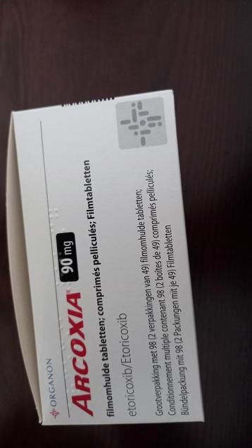 Boîte d'ARCOXIA 90 mg. Médicaments.