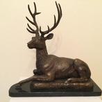 Art Deco groot brons beeld hert op marmer voet, Antiek en Kunst, Ophalen, Brons