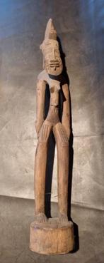 Afrikaans staand houten beeldje, Enlèvement ou Envoi