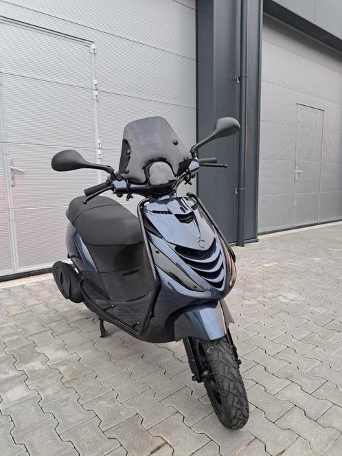 Piaggio Zip 4T Scooter Midnight Blauw FULL OPTION (B-klasse), Fietsen en Brommers, Brommers | Derbi, Zo goed als nieuw, Klasse B (45 km/u)