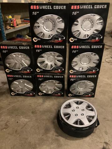 Wieldeksels 9 dozen 1 set 15inch 8 sets 16inch nieuw in doos beschikbaar voor biedingen