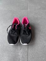Sportschoen meisjes Nike witte zool voor sporthal m35, Kinderen en Baby's, Kinderkleding | Schoenen en Sokken, Ophalen of Verzenden
