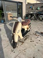 Scooter b-klasse 50cc, Fietsen en Brommers, Ophalen of Verzenden, Zo goed als nieuw, Benzine