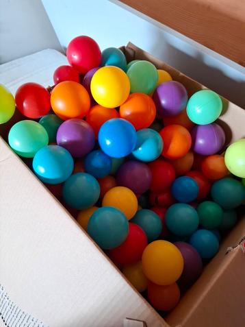 Ballen voor ballenbad beschikbaar voor biedingen