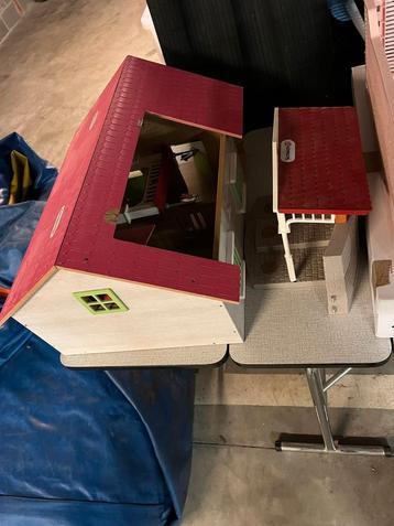 Grote manege speelhuis beschikbaar voor biedingen