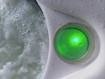 Jacuzzi en sauna gratis geleverd geplaatst 1j garantie  beschikbaar voor biedingen