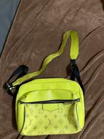 Louis vuitton tasje, Handtassen en Accessoires, Tassen | Schoudertassen, Ophalen, Zo goed als nieuw